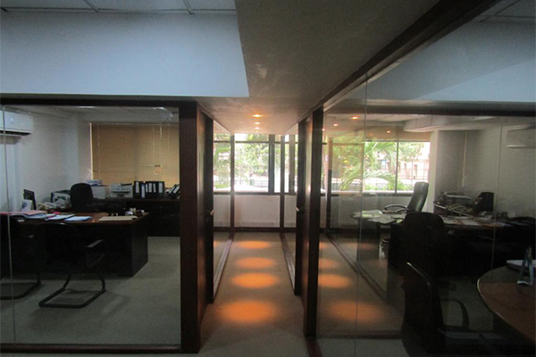 Aluminium/Wooden Partition & Door Windows